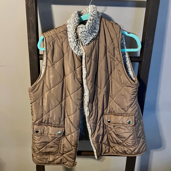 Reversible vest - Picture 2 of 2